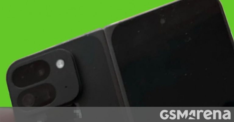 Google Pixel Fold 2 hands-on picture leaks