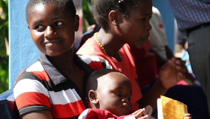 mums waiting for family planning services (https://commons.wikimedia.org/)